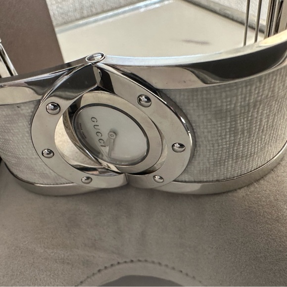 Gucci Women's YA112419 Twirl Two-Tone Stainless steel and Fabric Watch - Picture 5 of 15